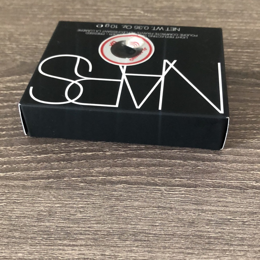 NARS Light Reflecting Setting Powder - Pressed 10g/.35oz - Picture 13 of 13